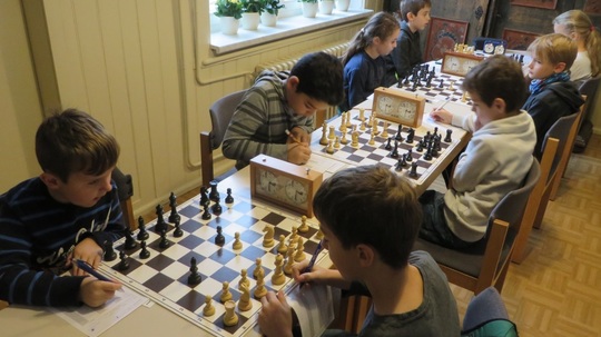 Die Kinder in der U10 sind  voll konzentriert bei der Sache. 